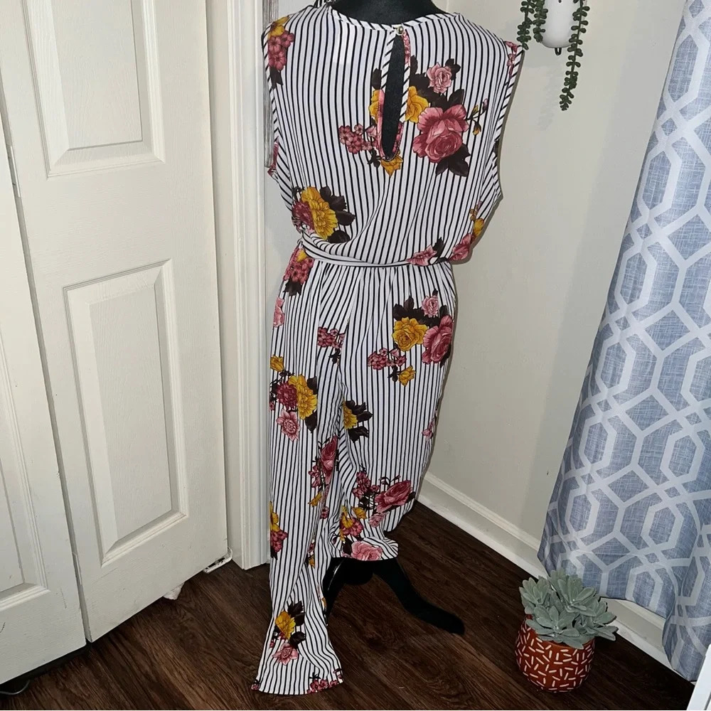Boutique New Plus Size floral Romper - Picture 12 of 12